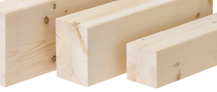 Duo- und Trio-Balken aus hochwertigem Brettschichtholz für den Holzbau, mit glatter Oberfläche und sichtbarer Holzmaserung.